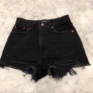 A&F Annie high rise short - black w/ destroyed hem